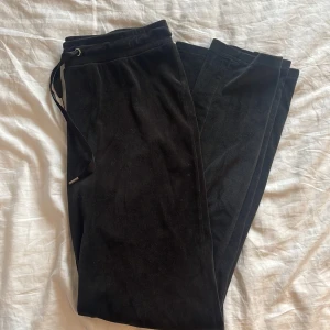 Mjukisbyxor  - Svarta Mjukisbyxor i mycket gott skick 