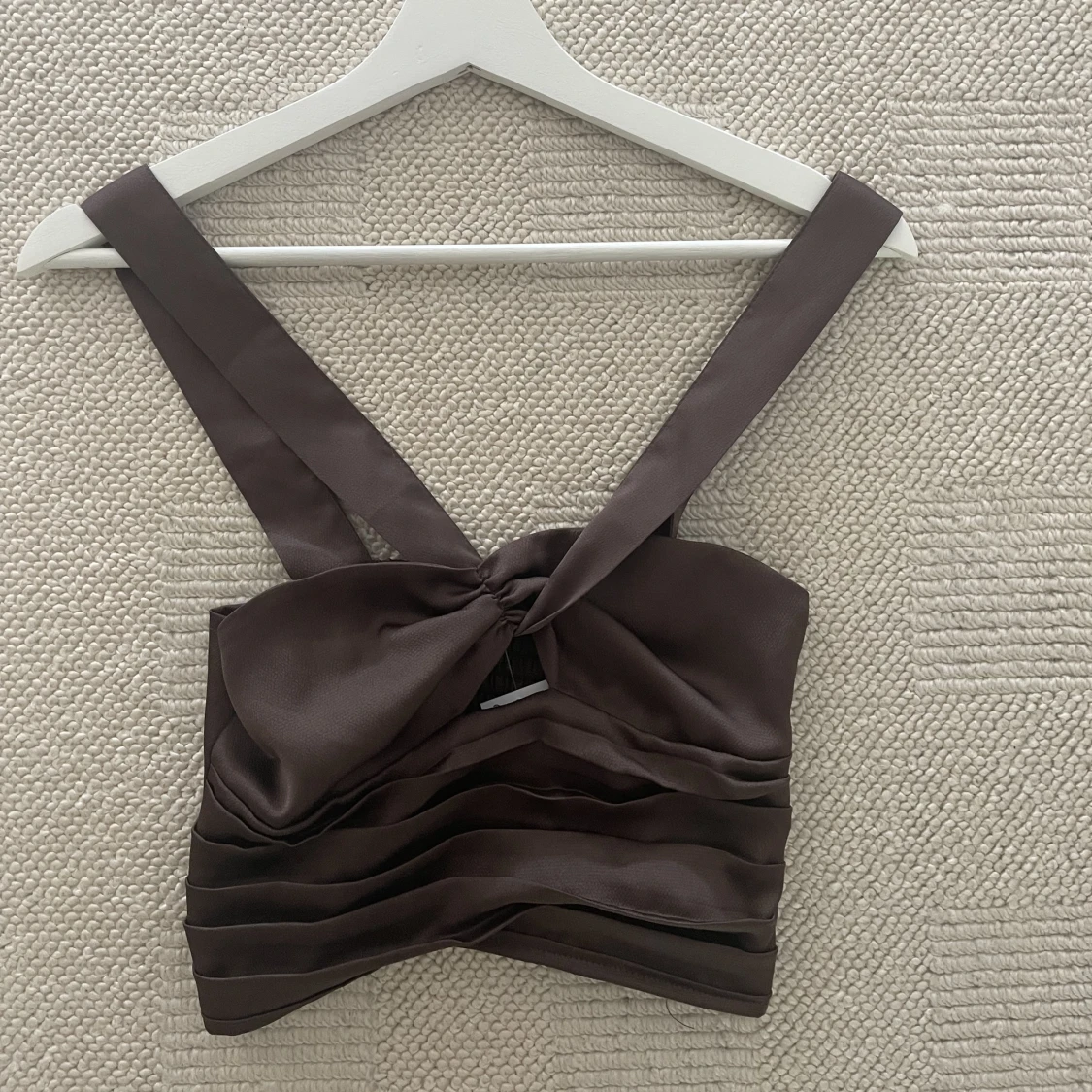 Oanvänd topp från Gina tricot