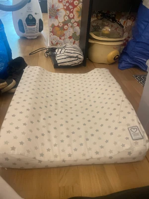 Underlag för blöjbyte// skötbädd  - Nypris 599   