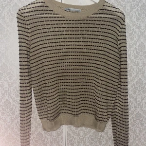 Zara tröja - JÄTTEFIN zaratröja! Säljs i befintligt skick 🤎