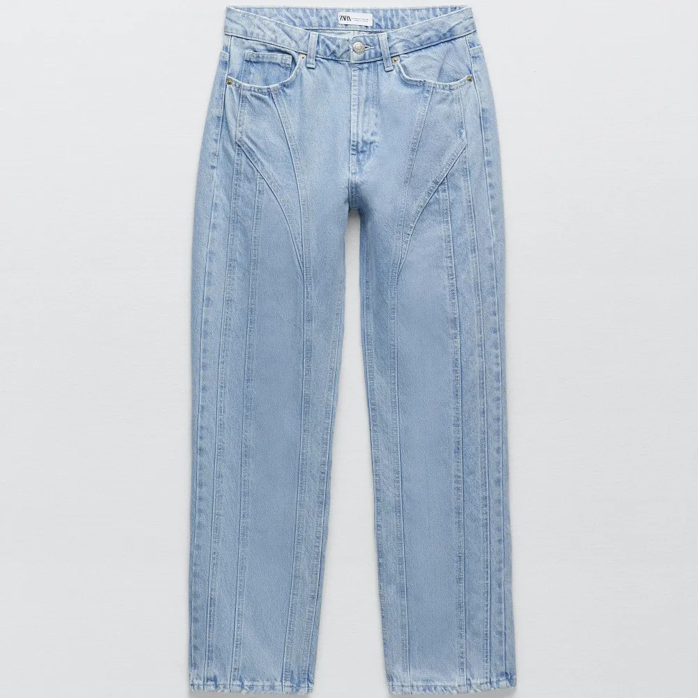 Super snygga jeans från Zara i storlek 38🩵. Jeans & Byxor.