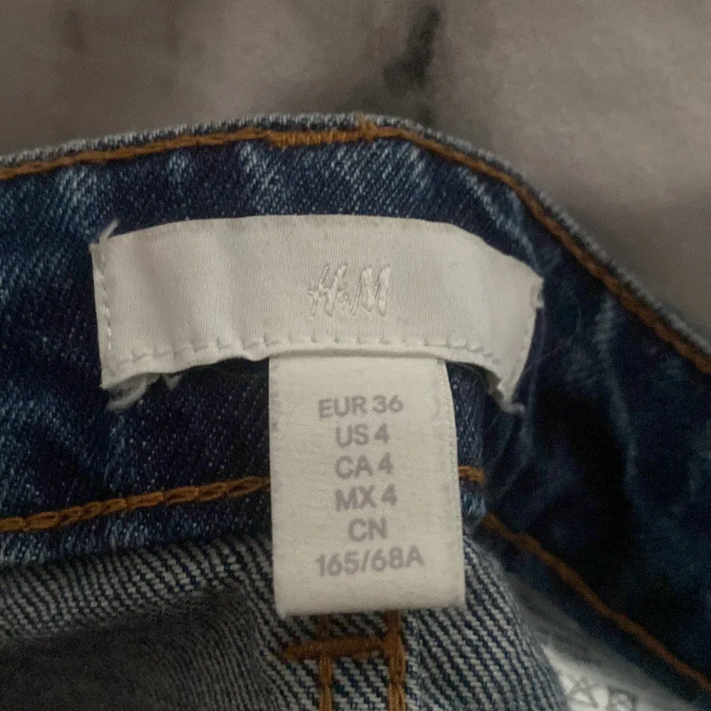 Bra skick och knappt använda. Är från Hm. Jeansen är i storlek 36. 165/68A 💓. Jeans & Byxor.