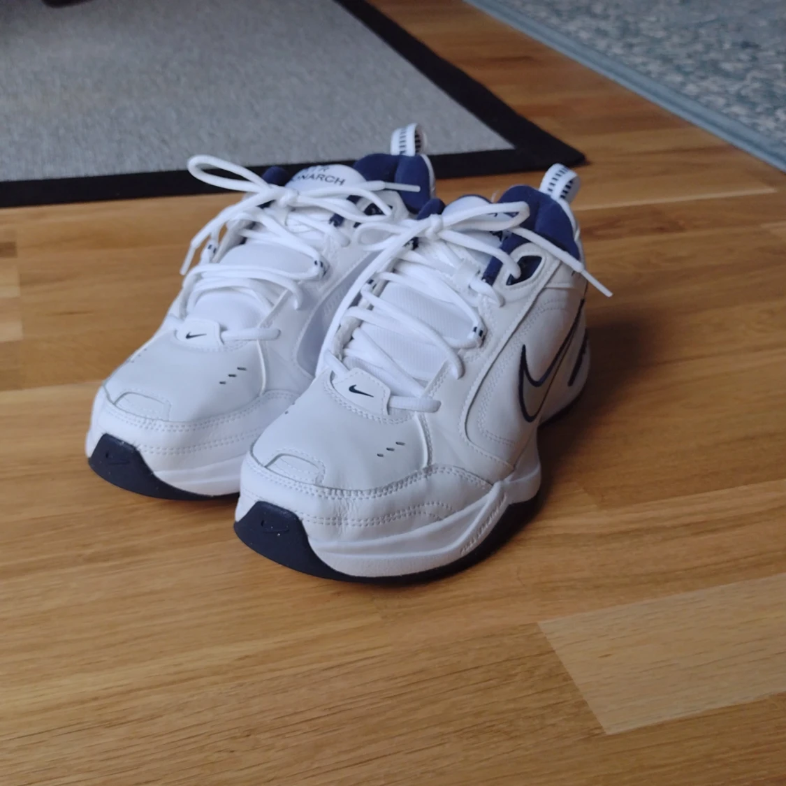 Snygga sneakers/tränings skor  - 91