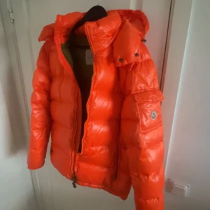 Moncler maya - Moncler maya orange använd cirka 5 gånger 