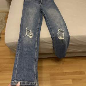 Säljer dessa jeans för ett lågt pris pga för små för mig 