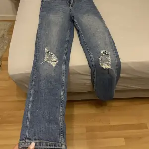 Säljer dessa jeans för ett lågt pris pga för små för mig 