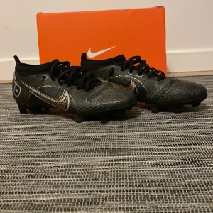 Nike Mercurial Vapor 14 Pro Shadow - Fotbollsskor i bra skick. Storlek 38,5, innermått 24 cm. Ordinarie pris 1499 SEK Göteborg 