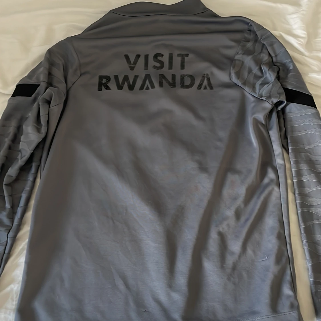 Säljer den här Psg tröjan  - 90