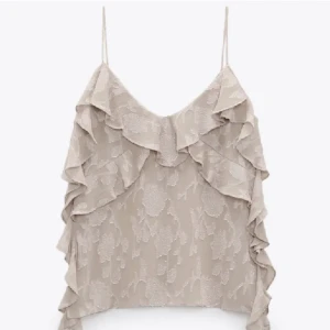 Zara topp - säljer denna fina topp från zara då den inte kommer till så mycket användning, köpt i somras