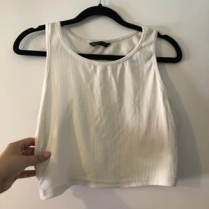Topp - Passar M också!! 25kr+frakt❤️