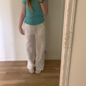 Vita linnebyxor - Säljer dessa vita linnebyxor för dem kommer inte till användning. Dem passar bra i längden på mig som är 159. 