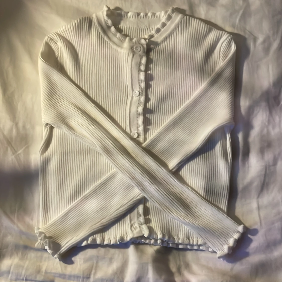 Vit kofta med knappar💞