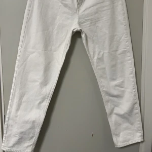 Mom fit jeans med hög midja - Sköna byxor, har använt den två gånger. 