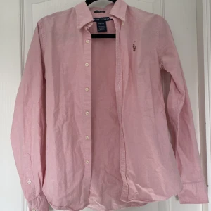 Ralph Laurent Skjorta - Skjorta från Ralph Laurent, storlek 4 skin fit vilket motsvarar storlek S. Köpt på second hand, men i väldigt fint skick