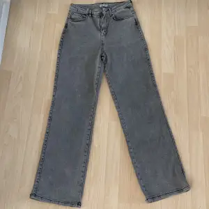 Super fina jeans ifrån madlady. Aldrig använda. Storlek: W36 L30 