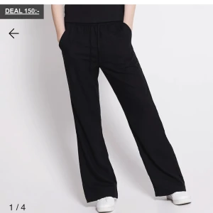 Linnea  - Säljer ett par helt oanvända linnebyxor med lappen kvar ifrån lager 157 dom var förstora för mig så säljer dom här💞 kom privat för egna bilder eller fråga om du undrar något 