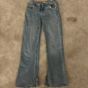 säljer mina gina young jeans då jag inte använder dom! använda några få gånger o i jätte bra skick💘 köpare står för frakt!