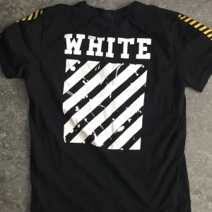 Pdf whiteboarden t shirt - Storlek M-L