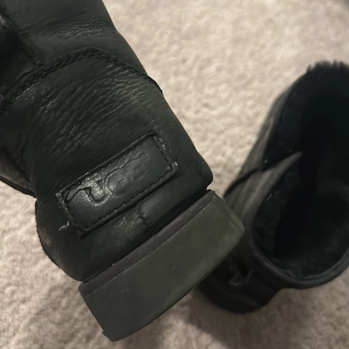 Uggs i äkta läder  - 90