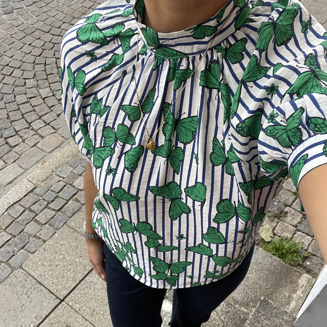 Säljer denna fantastiska och udda blusen från Lindex!  - 90