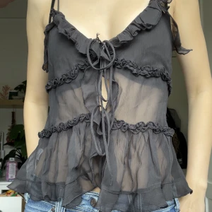 zara topp - säljer denna söta toppen, helt ny från zara med lappen kvar!!! endast testad. Nypris 430kr💓