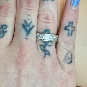 925 silverring - Jättesnygg men kommer tyvärr inte till användning. 925 silver 