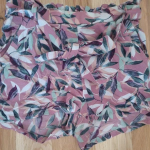 Shorts - Fin kvalite och perfekt material när det äe varm. 