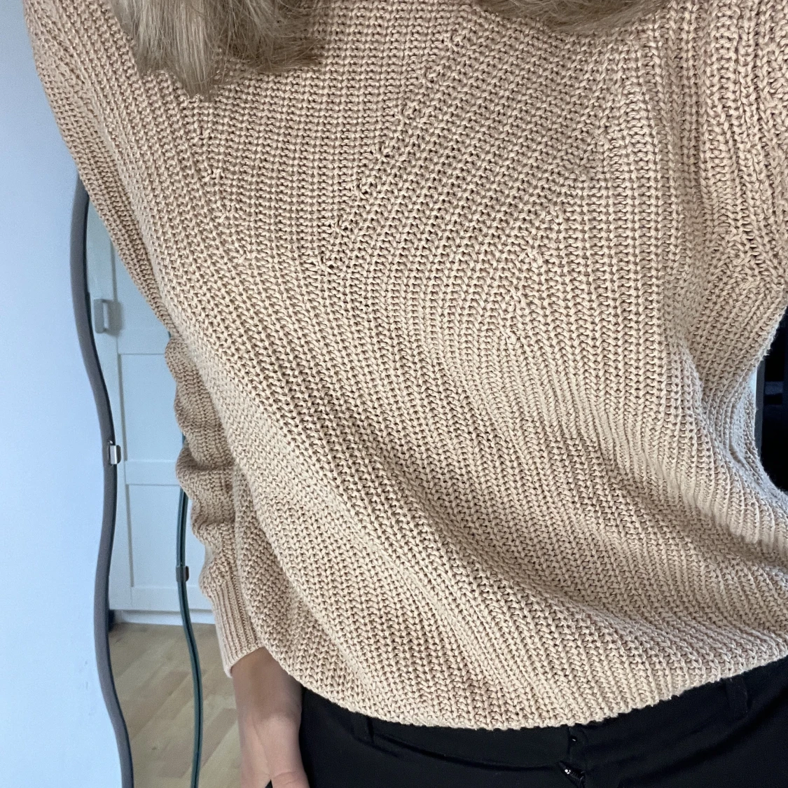 Stickad beige tröja