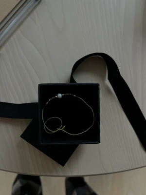 CbyC armband  - Sten: Olive cubic Zirconia  Cultured freshwater pearl 