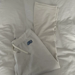 Juicy Couture mjukisbyxor - Mjukisbyxor från Juicy Couture. Använda med i bra skick🌸