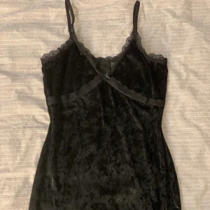 Kort svart klänning - Svart klänning, Aldrig använd.