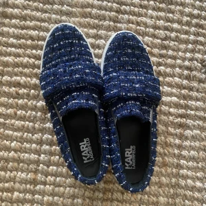 Karl Lagerfeld skor - Säljer dessa unika och assnygga skor ifrån Karl Lagerfeld😍 Endast använda 1 gång!! Priset kan diskuteras!