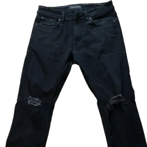 Jeans - Säljer mina stock and hank jeans. Det är slim-fit jeans i storlek M som är i fint skick men har använts tidigare. De är fortfarande i mycket bra skick, då jag bara har använt fåtal gånger. Priset är inte hugget i stenen