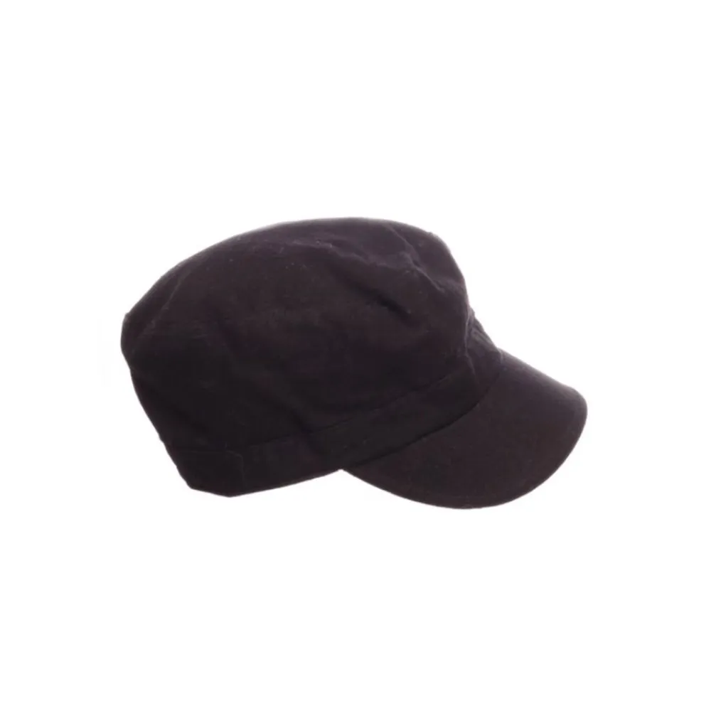En cool ”Newboys cap” från Indiska, köpt på sellpy som dessvärre var för liten för mig😞⭐️. Övrigt.