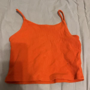 Linne - Fint Rött linne från bikbok använt några få gånger men blivit för liten tyvär