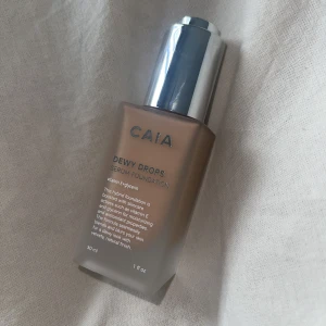 Caia dewy drops  - Caia dewy drops endast testad i färgen 30C