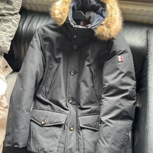 7  - Tommy jacka köpt för 4900kr har använt den en vinter 