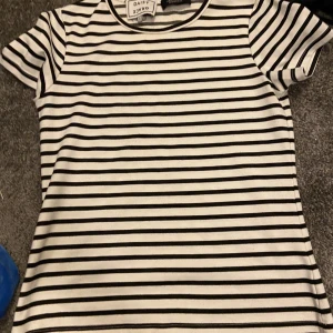 T shirt - Fin t shirt som ej kommer till användning. Köpt för 400 men säljer för 199 plus frakt, stlr S