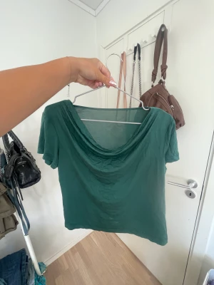 Topp - Grön fest topp as najs material 