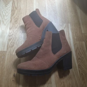 Boots - Snygga jätte sparsamt använda boots i mocca. 