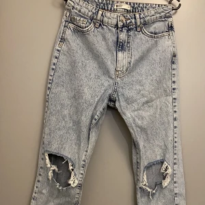 Jeans från Gina tricot  - Säljer dessa jeans då dom inte kommer till användning. Använda ett fåtal gånger så i mycket fint skick. 