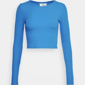 Blå topp - Säljer denna fina blå topp från JJXX!  Passar inte riktigt mig så den är aldrig använd. Bara att fråga om ni undrar något och ge gärna ett prisförslag 💓