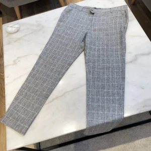 Maniere de Voir byxor - Skönt material. Nyskick. Passar W31-30, L30. Passar dig som vanligt har S