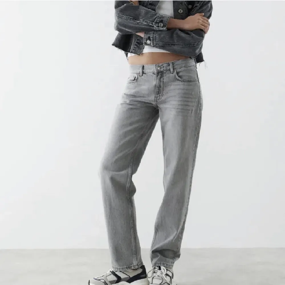 Jättefina ljusgråa jeans från Gina tricot. Jeans & Byxor.