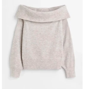 stickad offshoulder  - Säljer denna jätte snygga tröja från hm. Den är i bra skick och knappt använd, men har börjat bli noppig. Kom privat för mer info. 