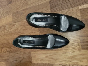 Pumps - Nästan nya pumps i storlek 37.