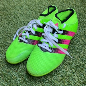 Adidas fotbollsskor  - Schysst skick
