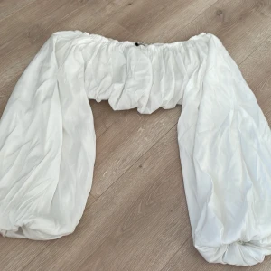 Balloon long sleeved cropped top - Väldigt fint skick. 