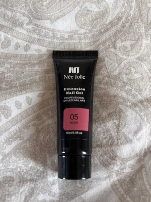 Polygel  - Säljer denna oöppnade polygel tuben på 15ml från Née Jolie.