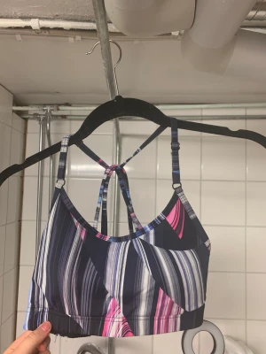 Sport-bh  - Sport-bh flerfärgad aldrig använt 
